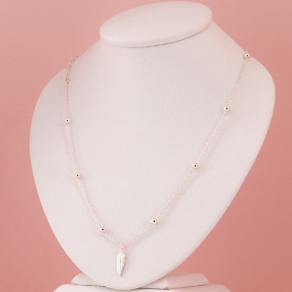 Collar con Dije de Plumas y Bolitas - Imagen 2
