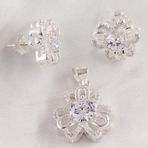 Conjunto Sin Cadena de Flor Blanca con Cubics Grande