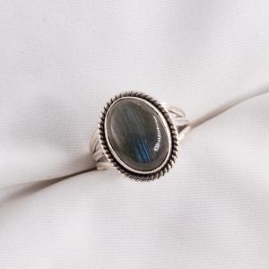 Anillo de Ovalo Gris Tornasolado